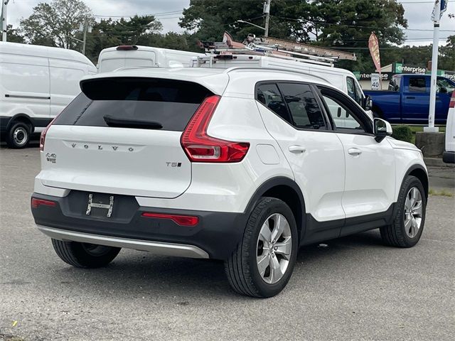 2020 Volvo XC40 Momentum