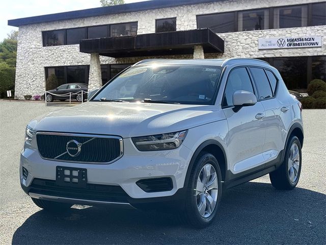 2020 Volvo XC40 Momentum