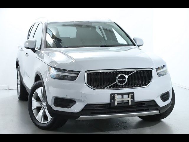 2020 Volvo XC40 Momentum