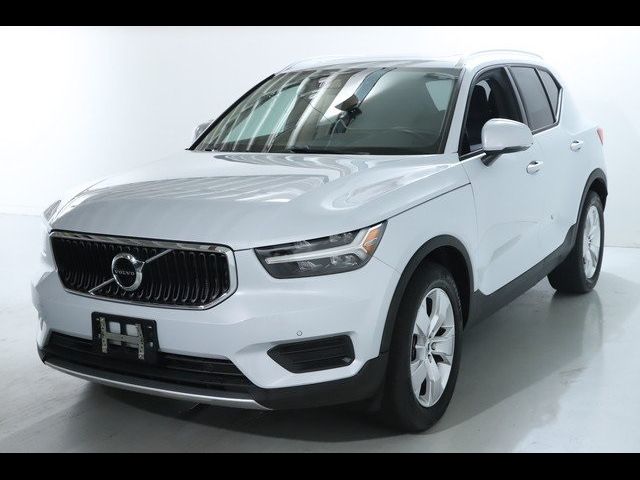 2020 Volvo XC40 Momentum