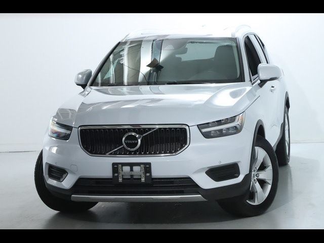 2020 Volvo XC40 Momentum