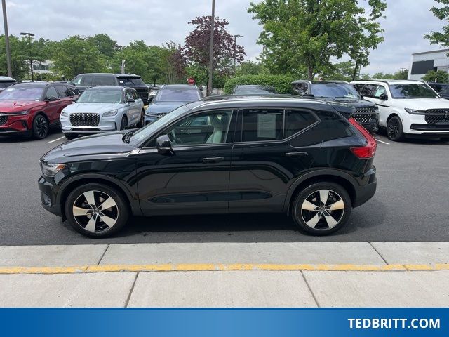 2020 Volvo XC40 Momentum