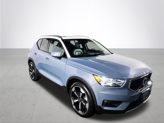 2020 Volvo XC40 Momentum