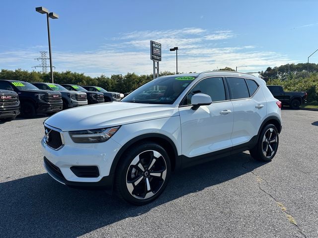 2020 Volvo XC40 Momentum