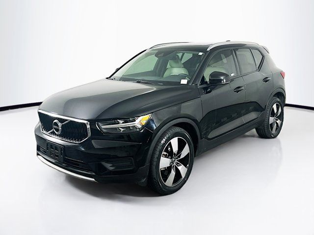 2020 Volvo XC40 Momentum