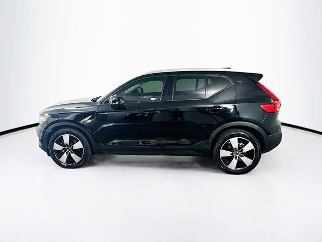 2020 Volvo XC40 Momentum