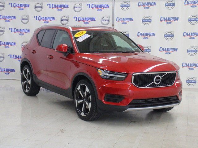 2020 Volvo XC40 Momentum