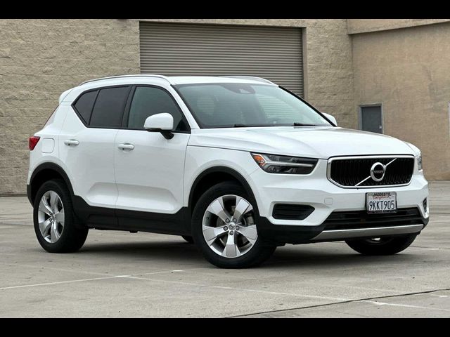 2020 Volvo XC40 Momentum