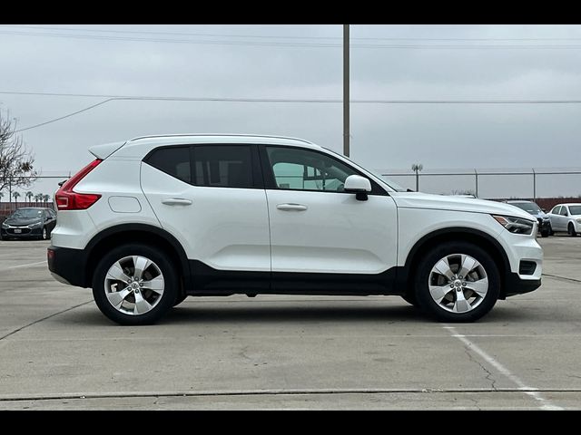 2020 Volvo XC40 Momentum