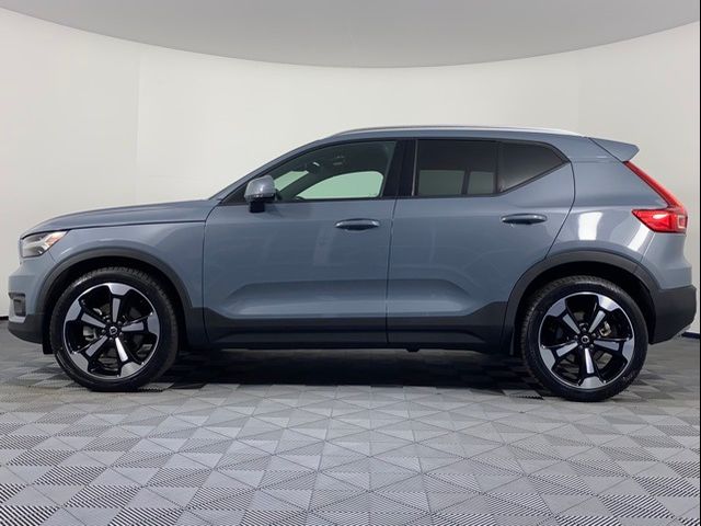 2020 Volvo XC40 Momentum