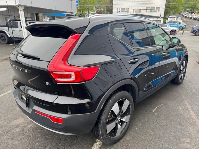 2020 Volvo XC40 Momentum