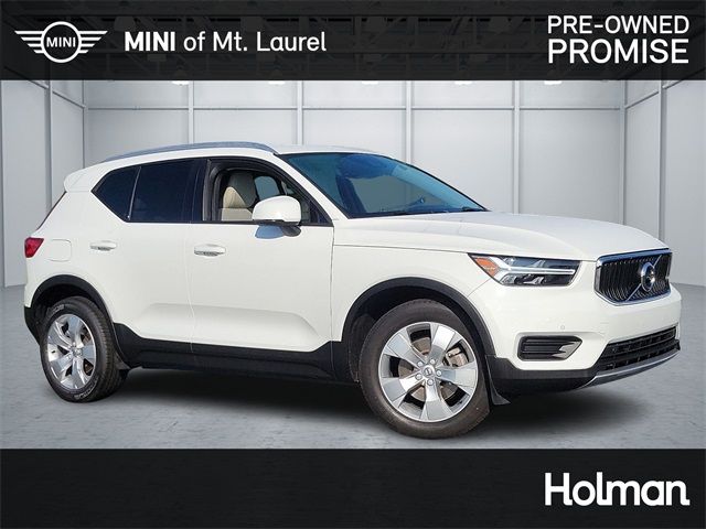 2020 Volvo XC40 Momentum