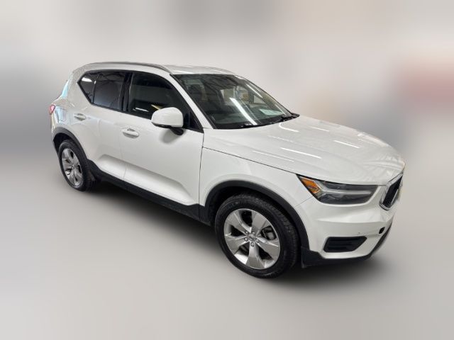 2020 Volvo XC40 Momentum