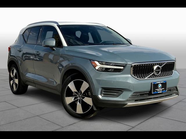 2020 Volvo XC40 Momentum