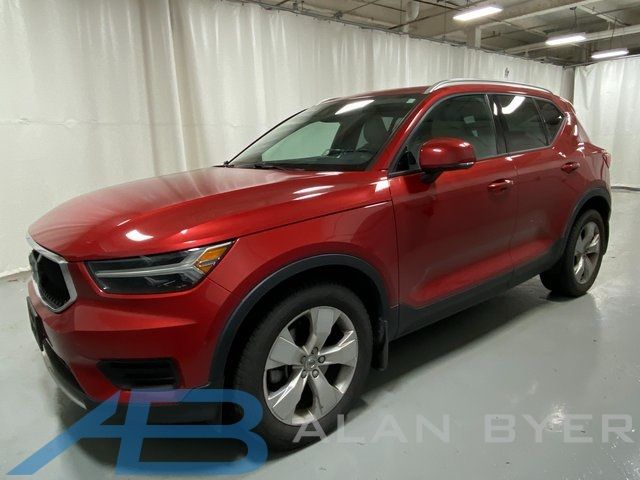 2020 Volvo XC40 Momentum