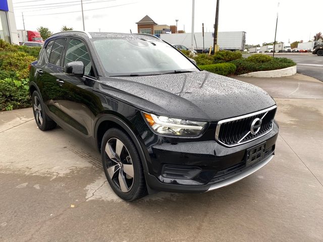 2020 Volvo XC40 Momentum