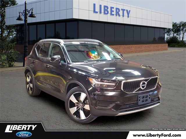 2020 Volvo XC40 Momentum