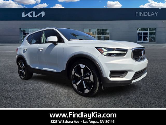 2020 Volvo XC40 Momentum