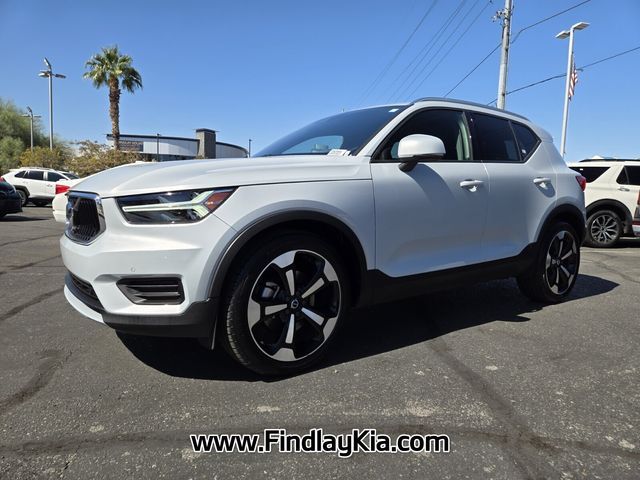 2020 Volvo XC40 Momentum