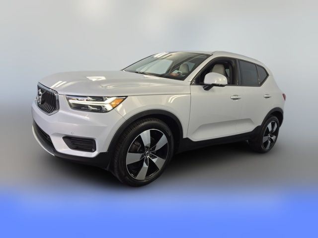 2020 Volvo XC40 Momentum
