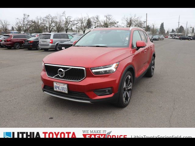 2020 Volvo XC40 Momentum