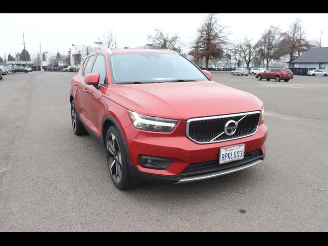 2020 Volvo XC40 Momentum