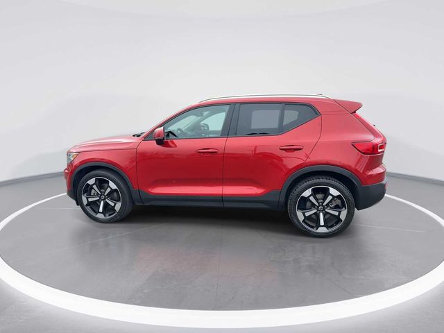 2020 Volvo XC40 Momentum