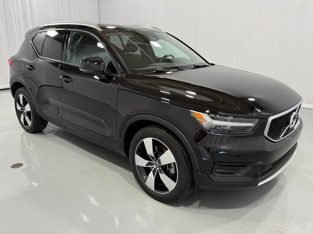2020 Volvo XC40 Momentum