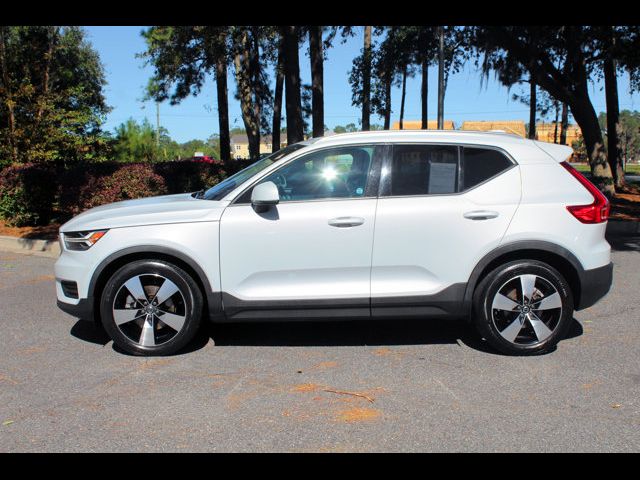 2020 Volvo XC40 Momentum