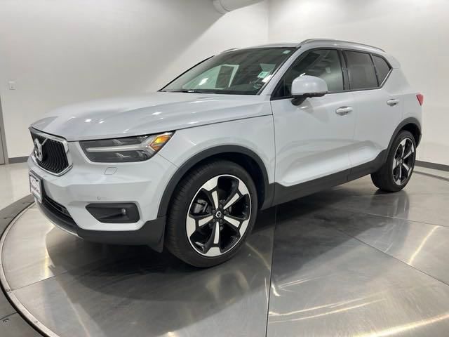 2020 Volvo XC40 Momentum