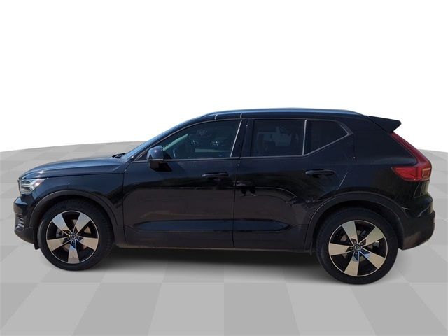 2020 Volvo XC40 Momentum