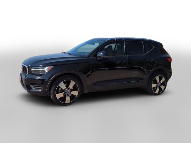 2020 Volvo XC40 Momentum