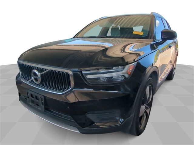 2020 Volvo XC40 Momentum