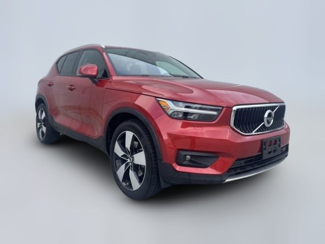 2020 Volvo XC40 Momentum