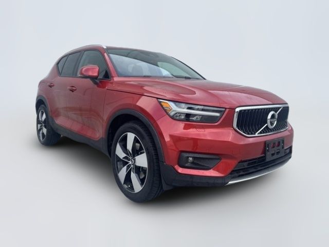 2020 Volvo XC40 Momentum