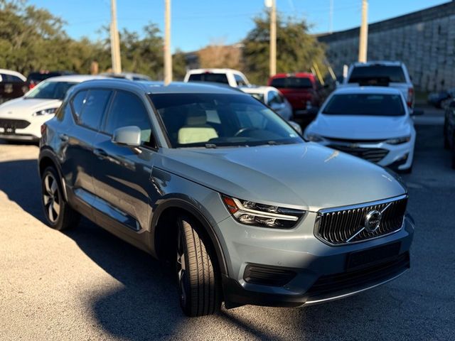 2020 Volvo XC40 Momentum