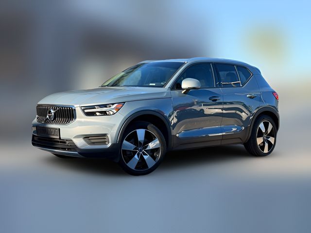 2020 Volvo XC40 Momentum