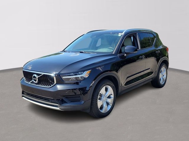 2020 Volvo XC40 Momentum