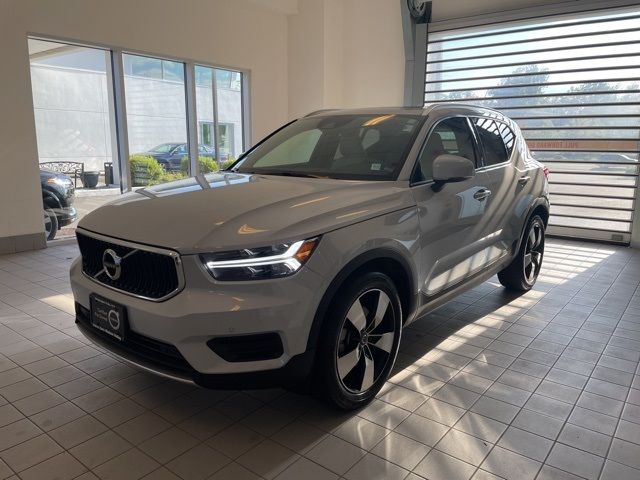 2020 Volvo XC40 Momentum