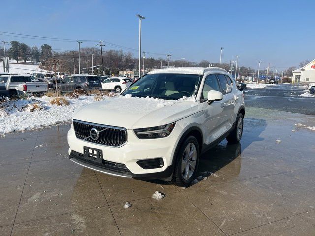 2020 Volvo XC40 Momentum