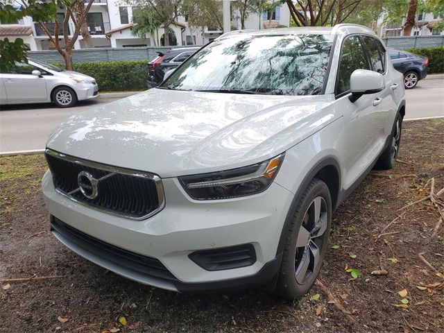 2020 Volvo XC40 Momentum