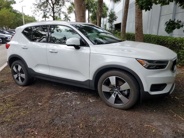 2020 Volvo XC40 Momentum