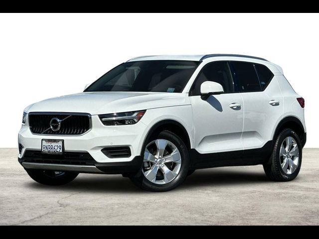 2020 Volvo XC40 Momentum