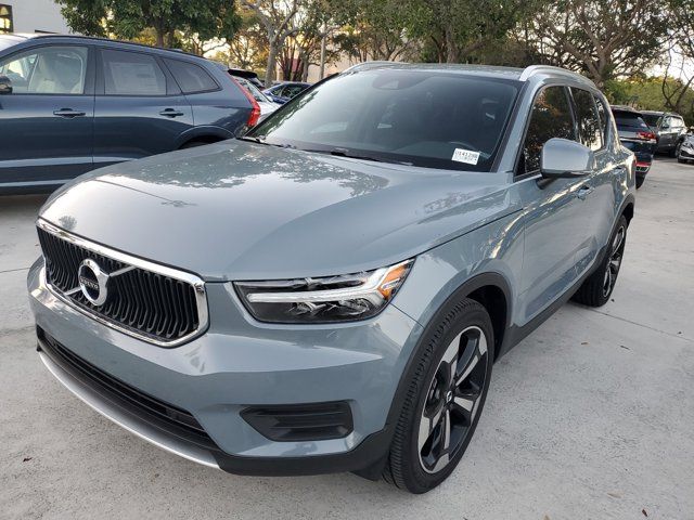 2020 Volvo XC40 Momentum