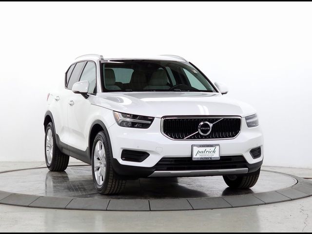 2020 Volvo XC40 Momentum