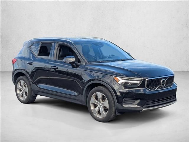2020 Volvo XC40 Momentum