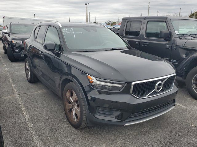 2020 Volvo XC40 Momentum