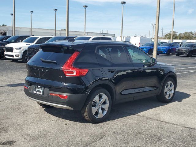 2020 Volvo XC40 Momentum