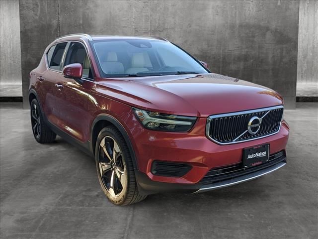 2020 Volvo XC40 Momentum