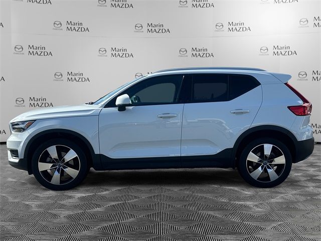 2020 Volvo XC40 Momentum